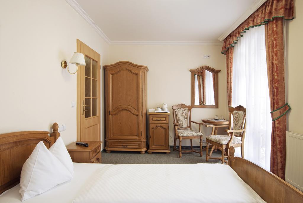 Villa Rosa Karlsbad Rum bild